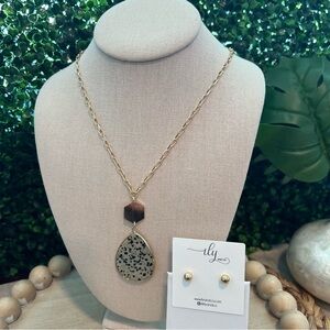 Gold and Black Tear Drop Pendant Necklace Set | Paperclip Chain | NWT | Long